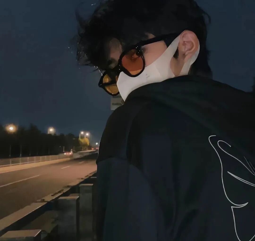 口罩墨镜氛围感不露脸男生头像