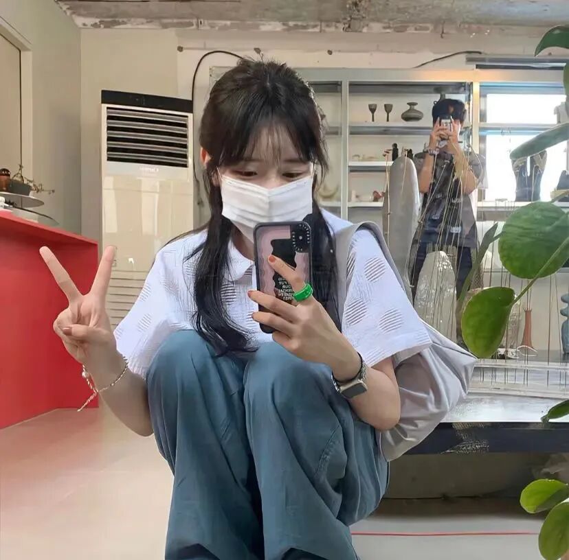口罩自拍手机女生头像