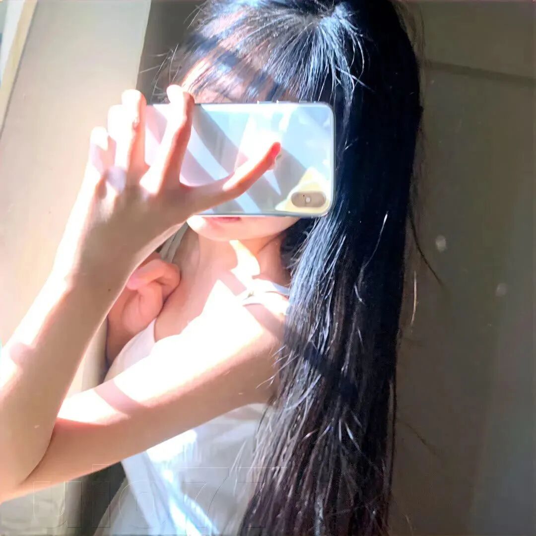 光感自拍手机不露脸女生头像