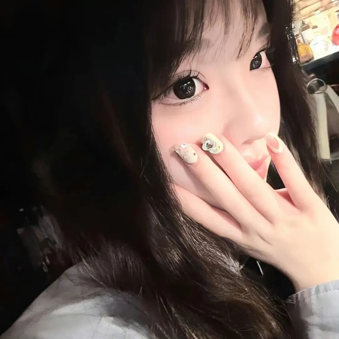 侧脸女生头像