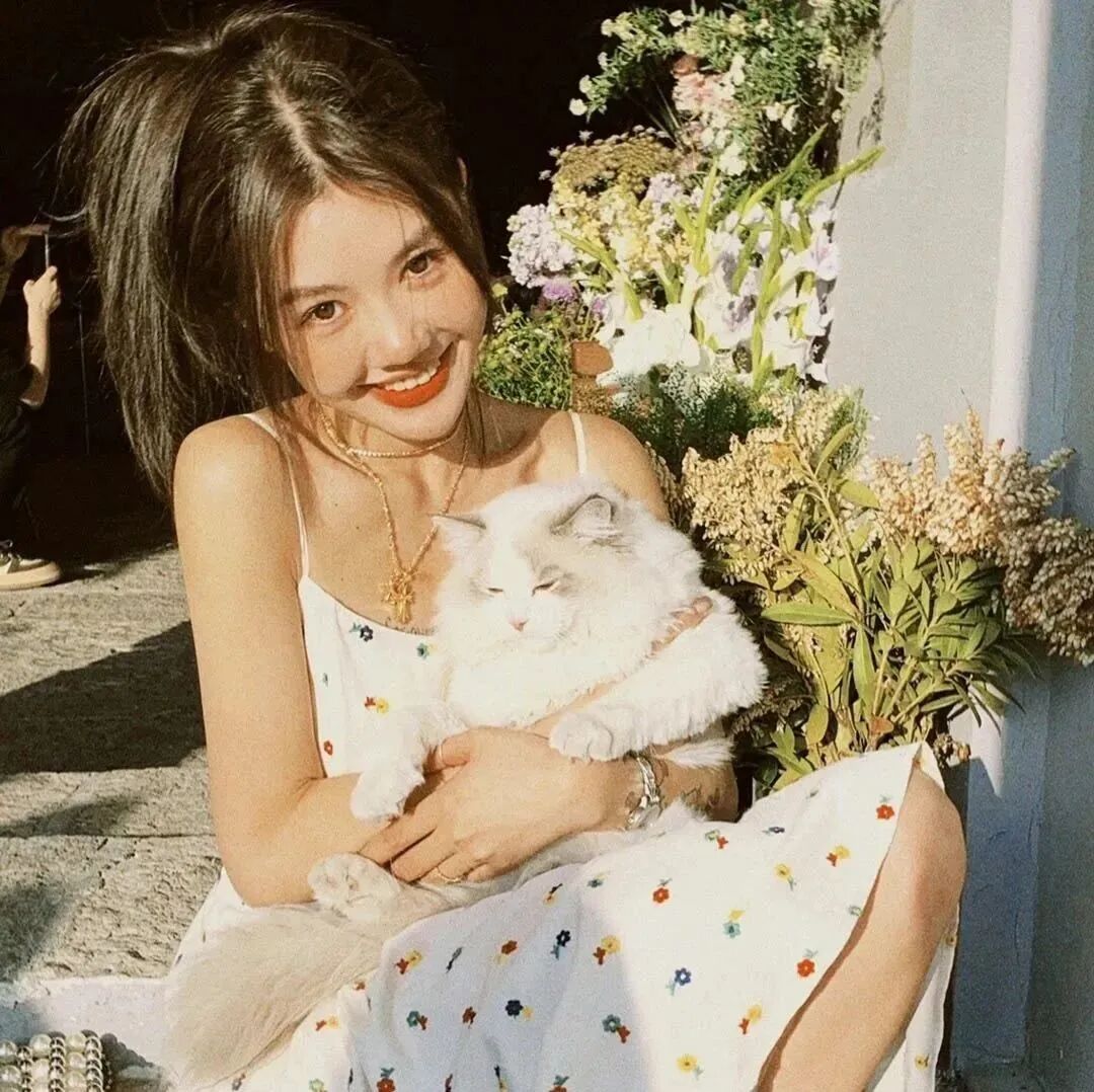 小清新甜美爱笑女生头像