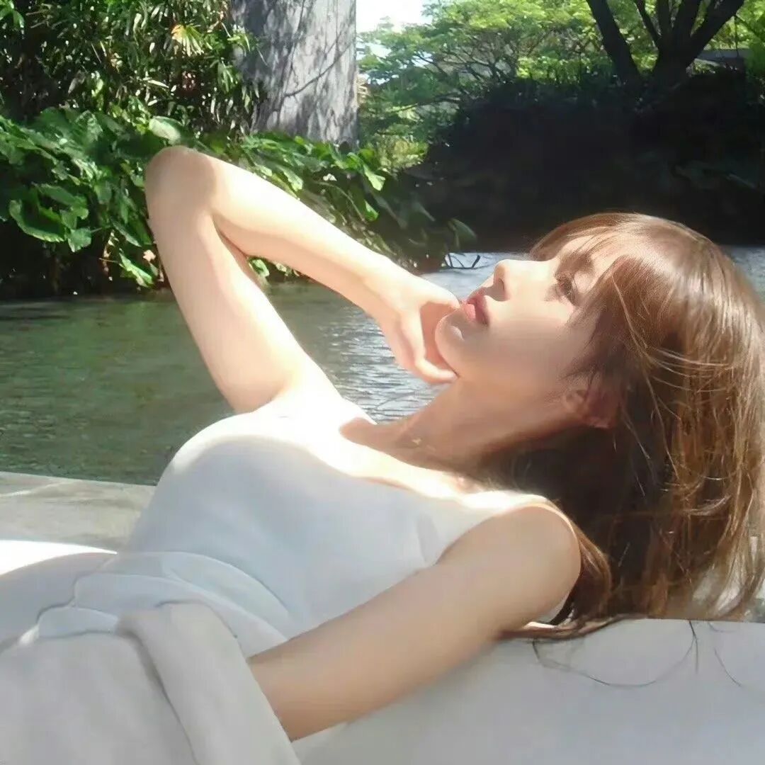 氛围感侧脸女生头像