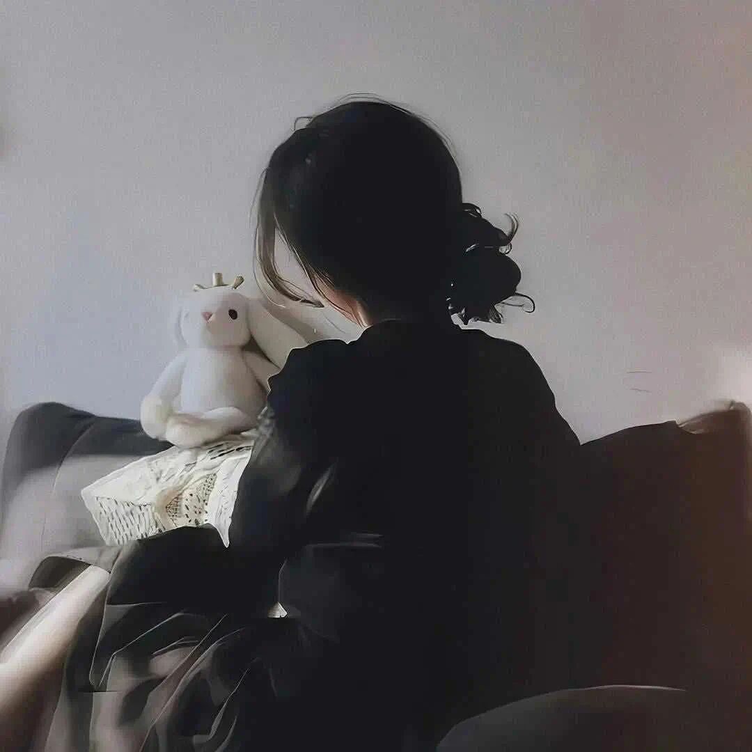氛围感暗黑系不露脸女生头像