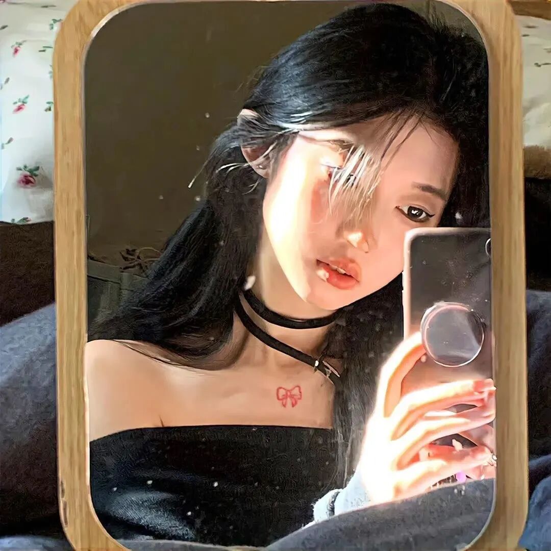 温柔自拍手机镜子女生头像