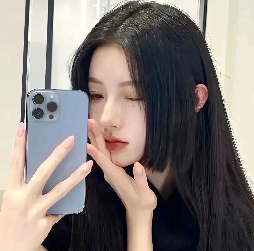 自拍手机女生头像