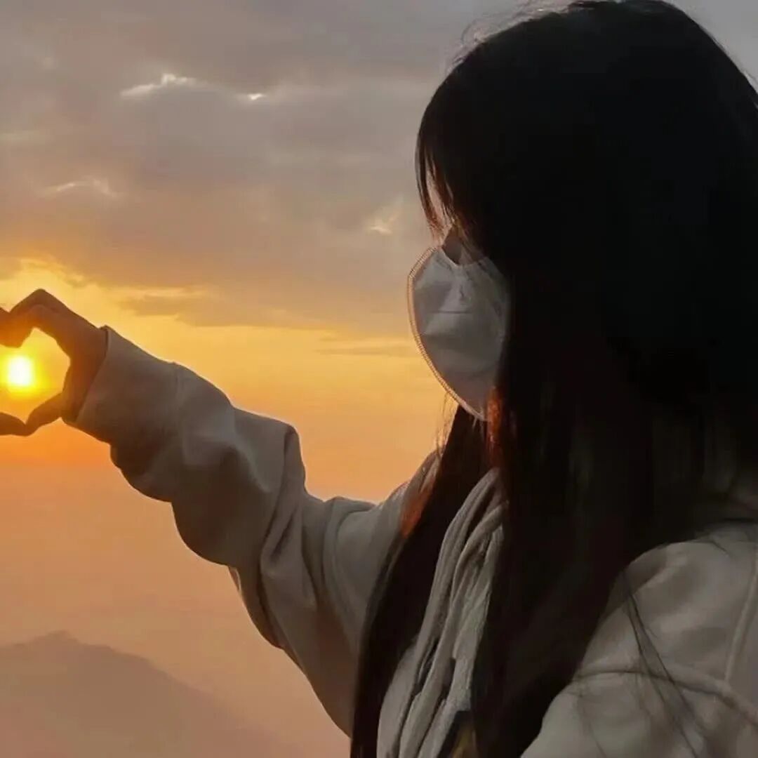 手势爱心真人情侣头像