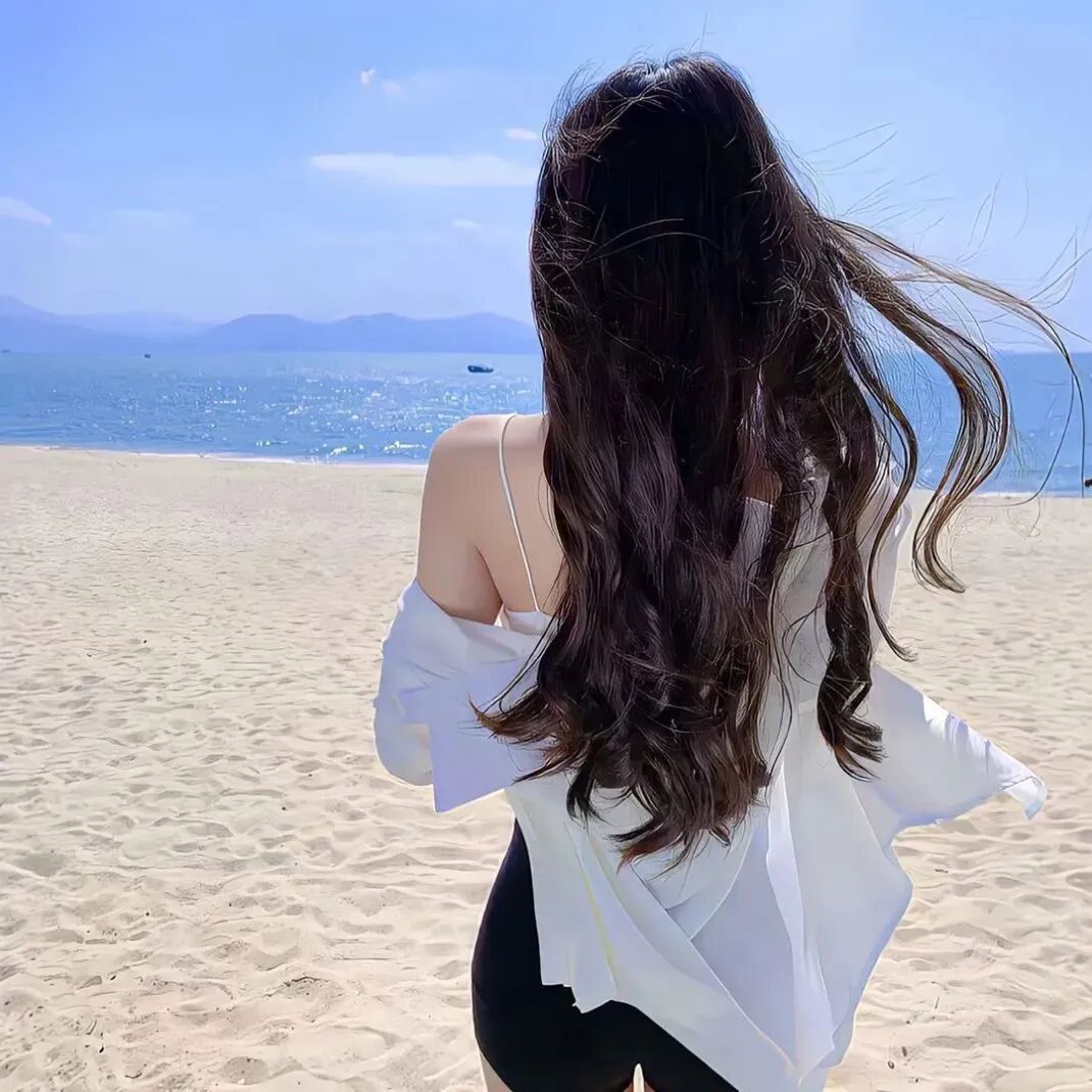 海边不露脸女生头像