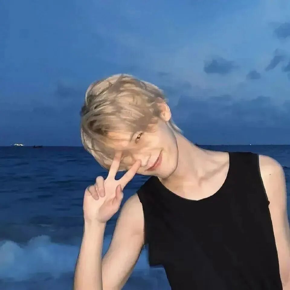 海边男生头像