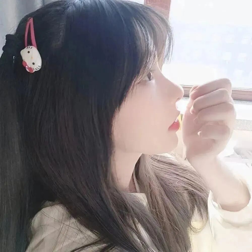 甜美侧脸女生头像