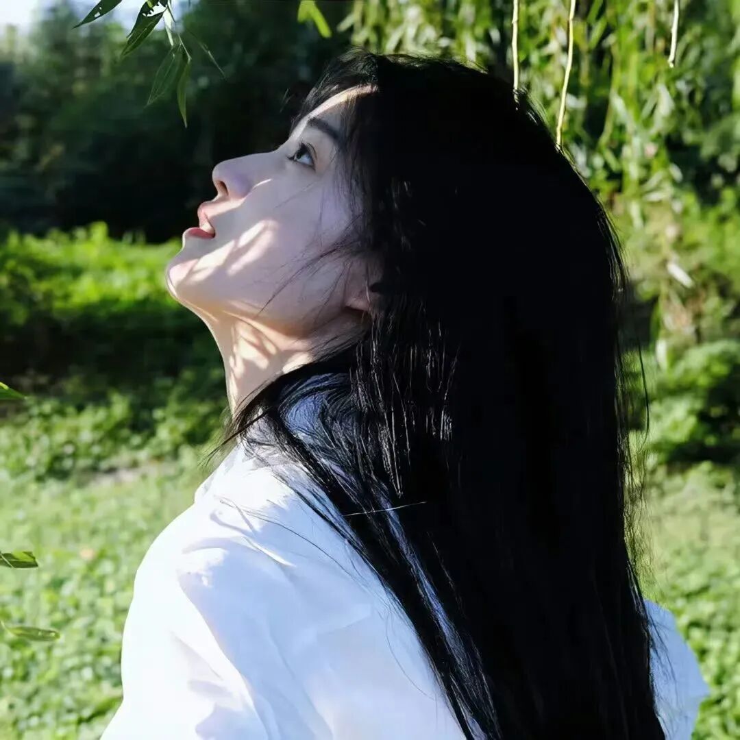 小清新侧脸女生头像