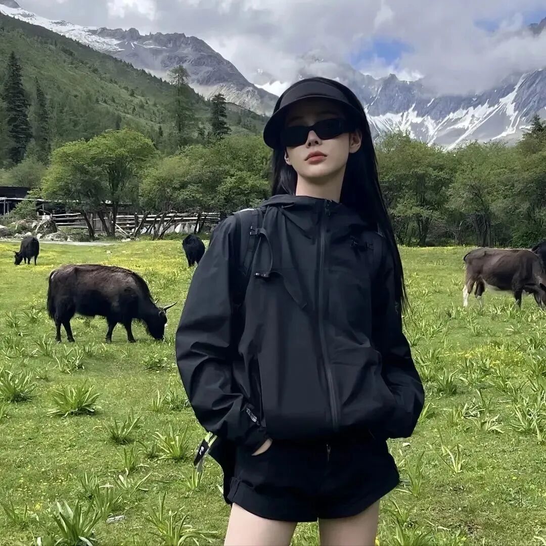 小清新很飒墨镜女生头像