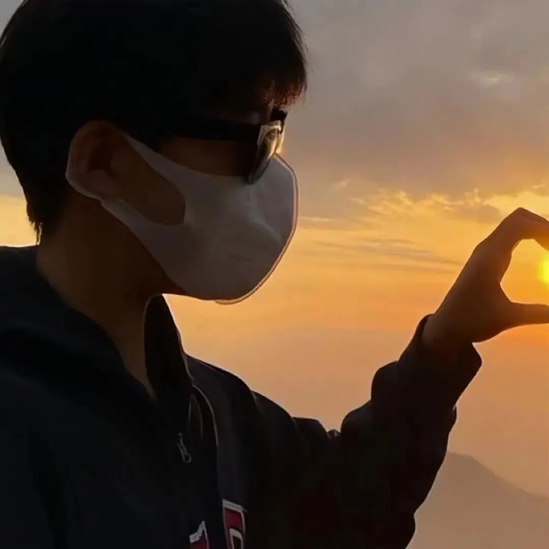 手势爱心真人情侣头像