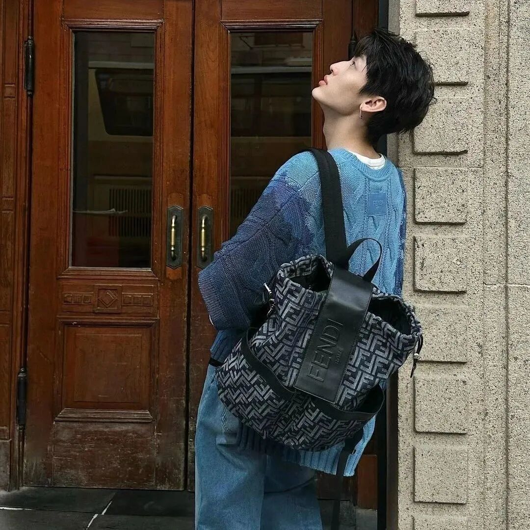 侧脸男生头像