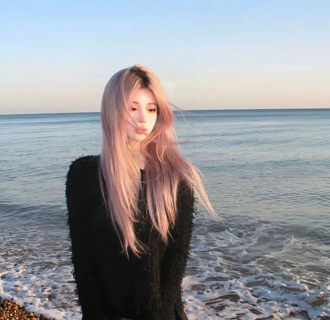 很飒海边女生头像