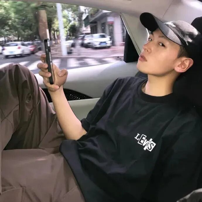 车内侧脸小众男生头像