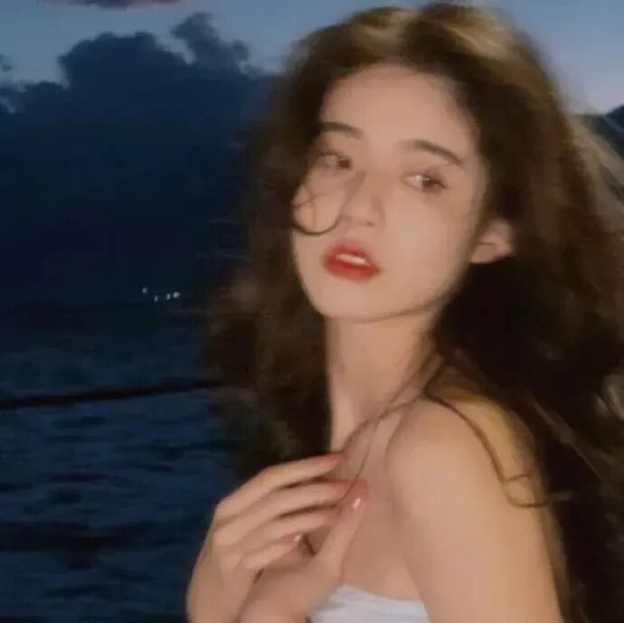 温柔海边氛围感女生头像