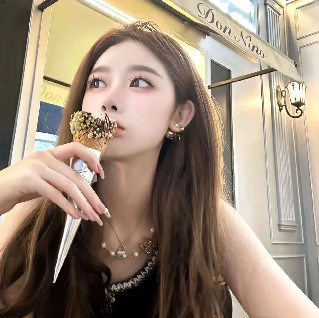 甜美冰淇凌女生头像