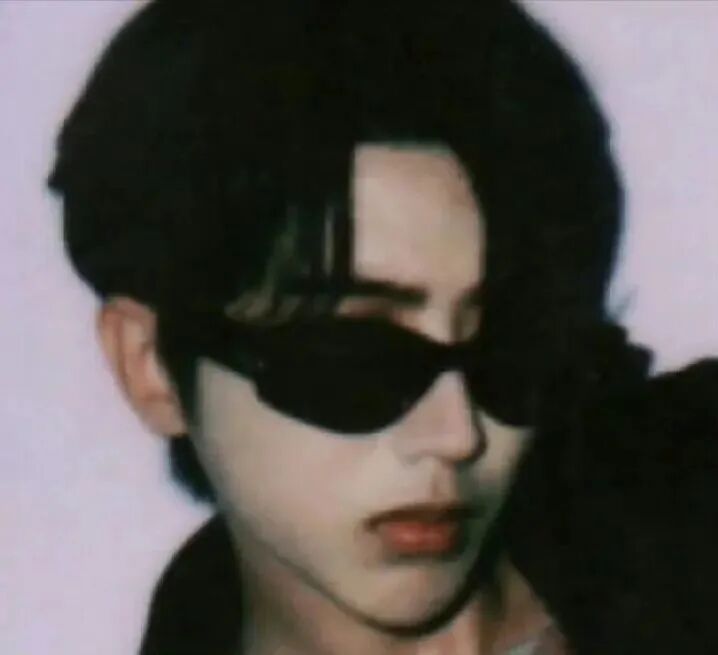 蔡徐坤头像墨镜酷酷男生头像