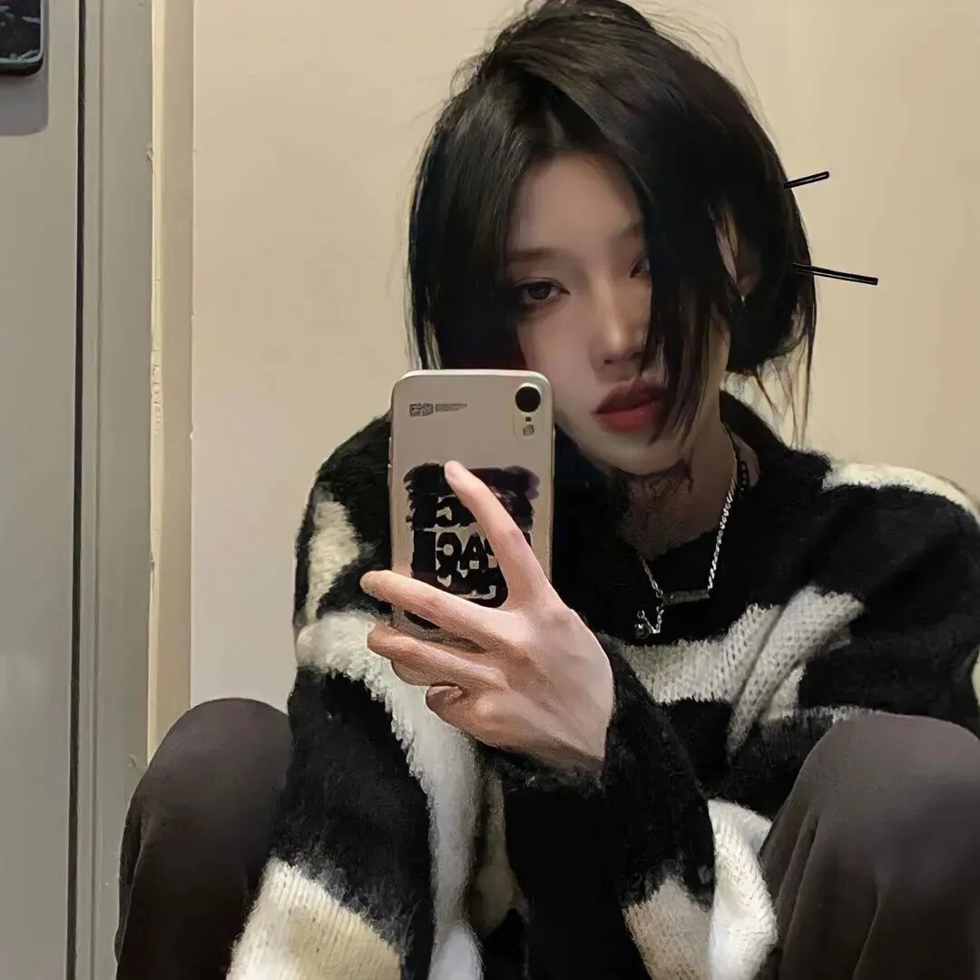自拍手机女生头像