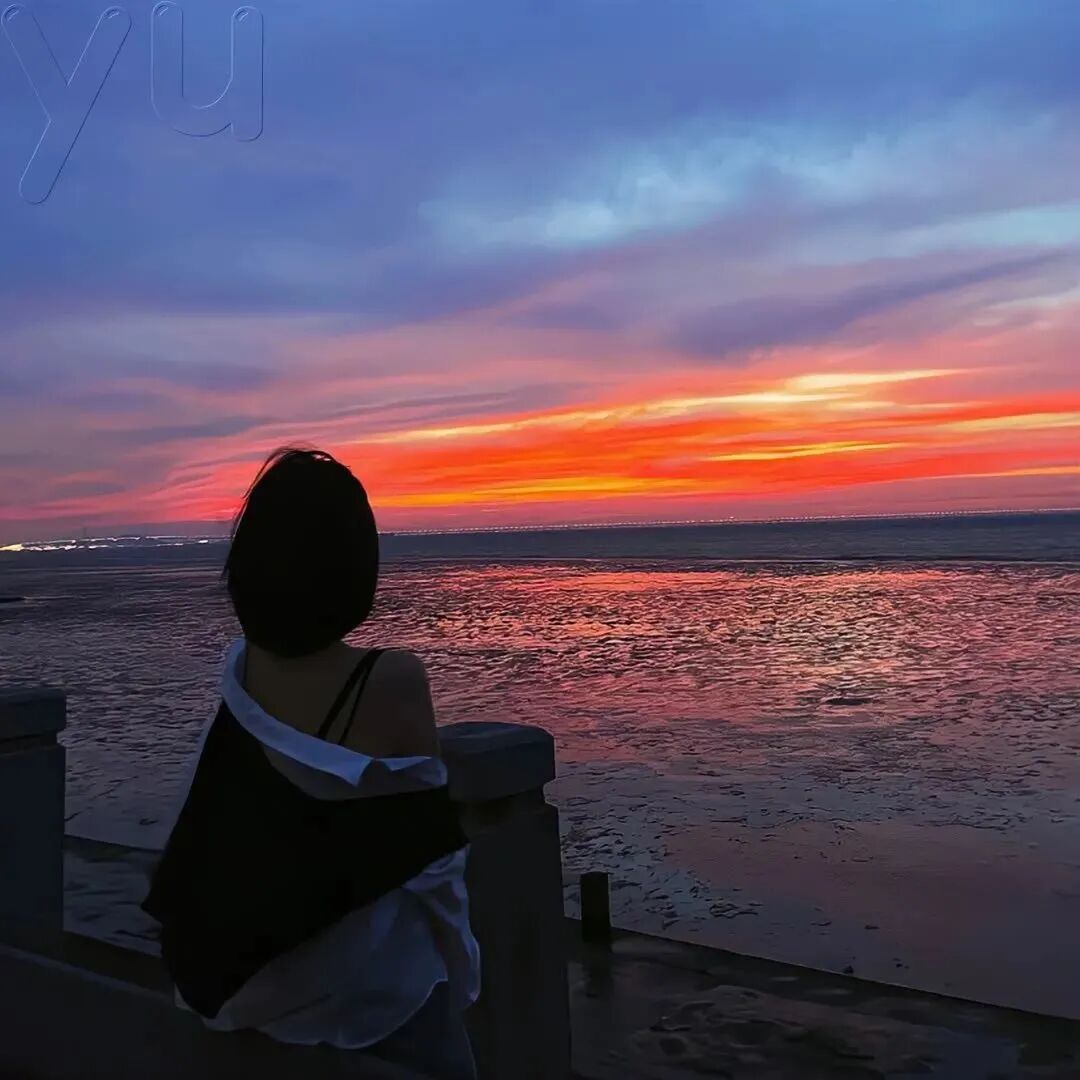 氛围感不露脸海边女生头像