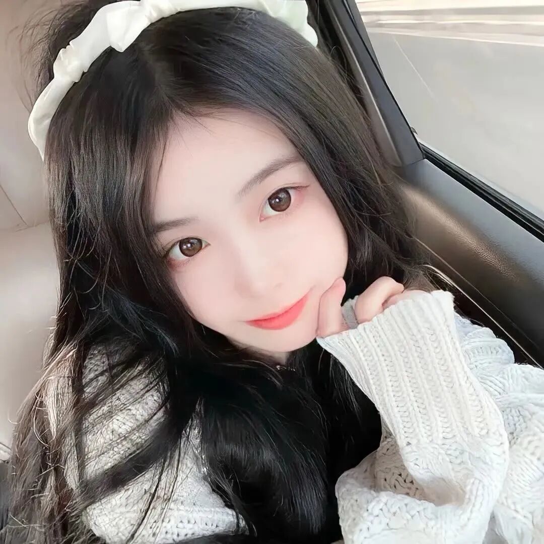 车内甜美女生头像