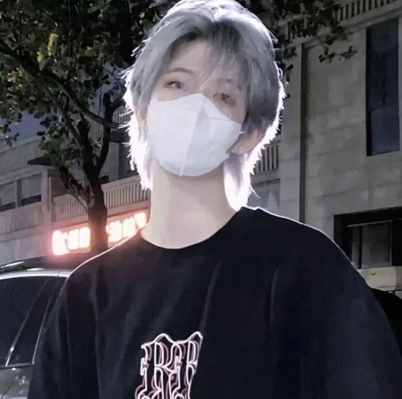 口罩不露脸帅气男生头像