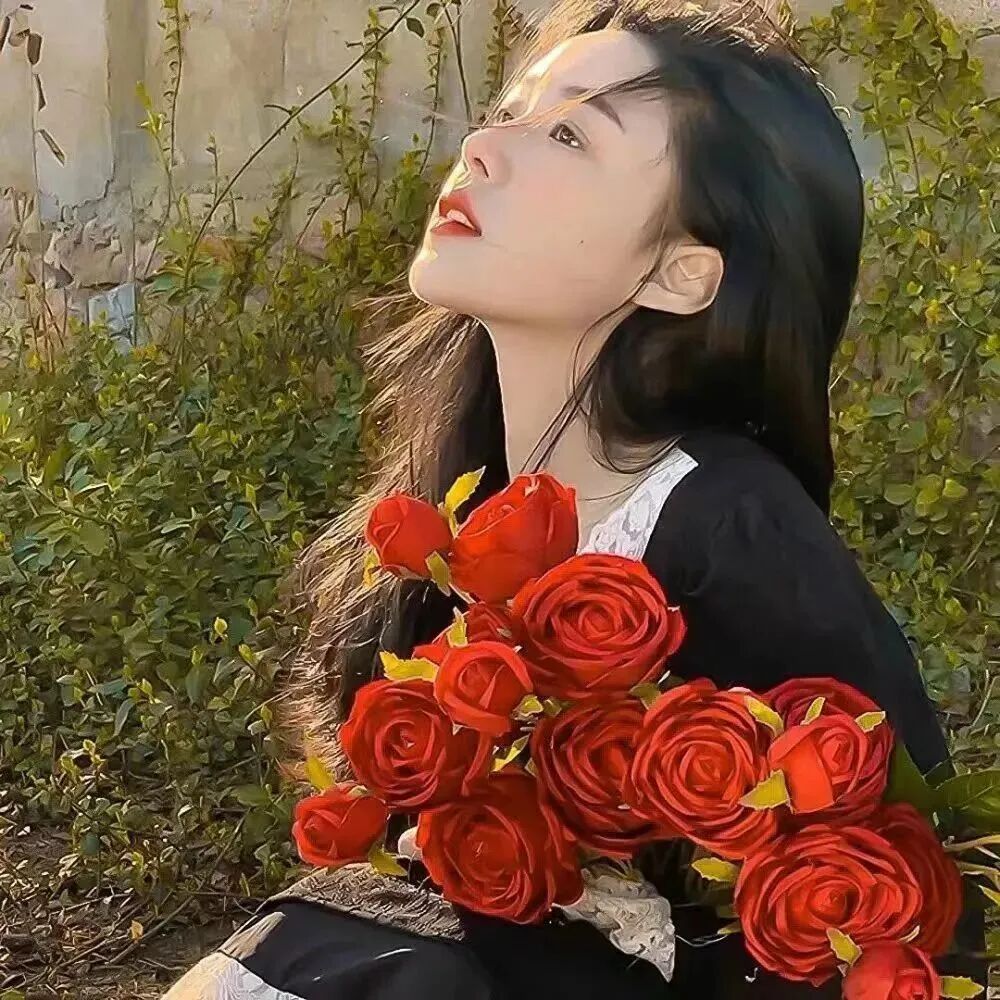 鲜花侧脸女生头像