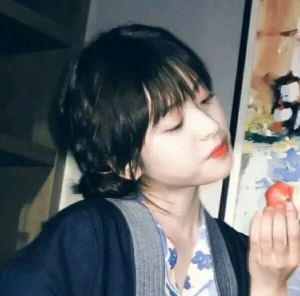 小众侧脸女生头像