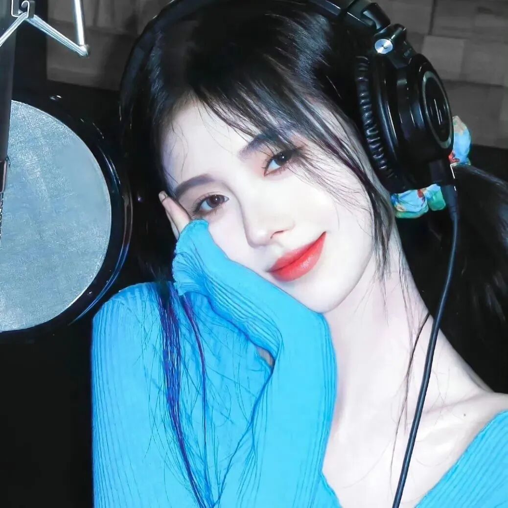 鞠婧祎头像录音房爱笑女生头像