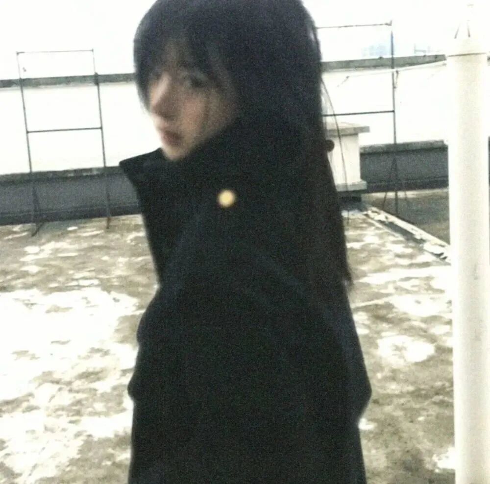侧脸小众女生头像