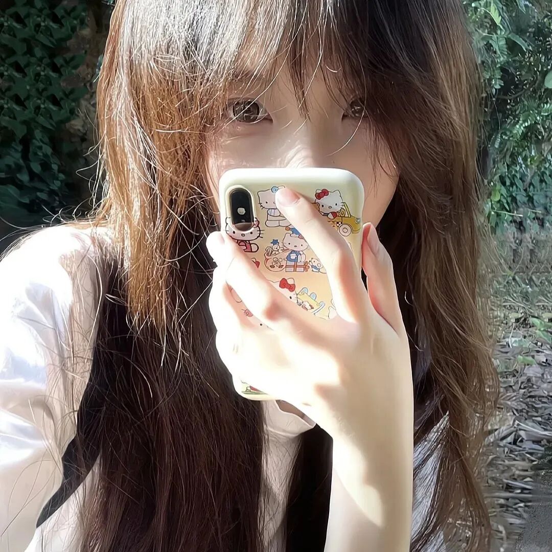 自拍手机女生头像