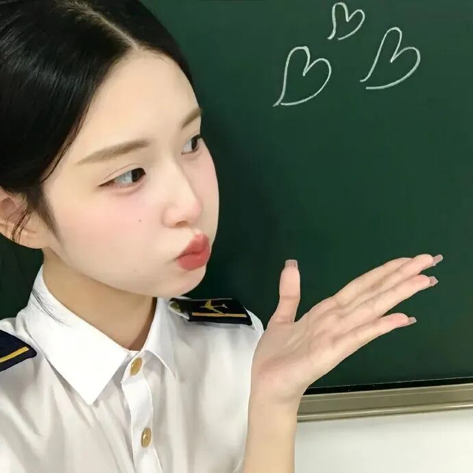 甜美侧脸女生头像