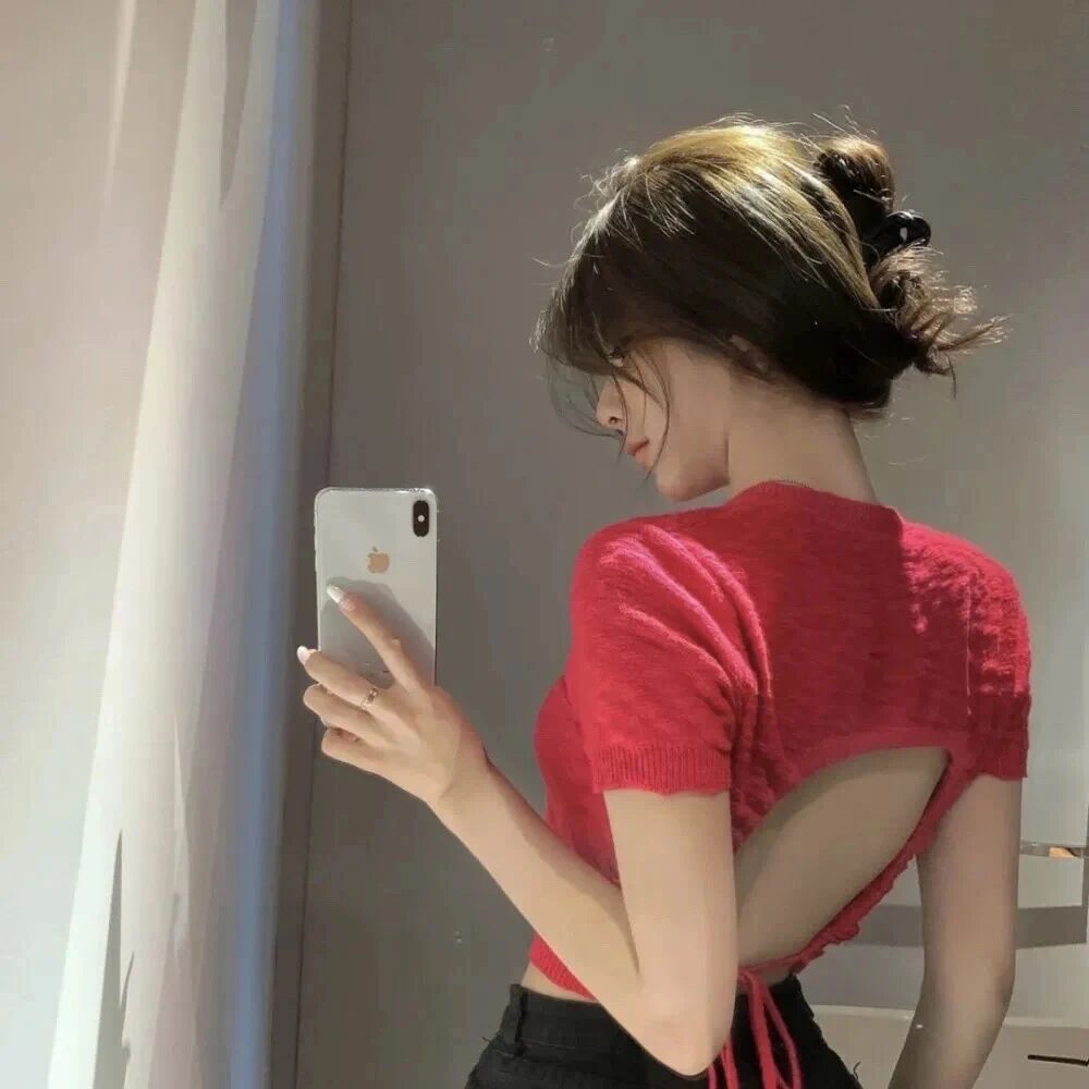 自拍手机侧脸女生头像