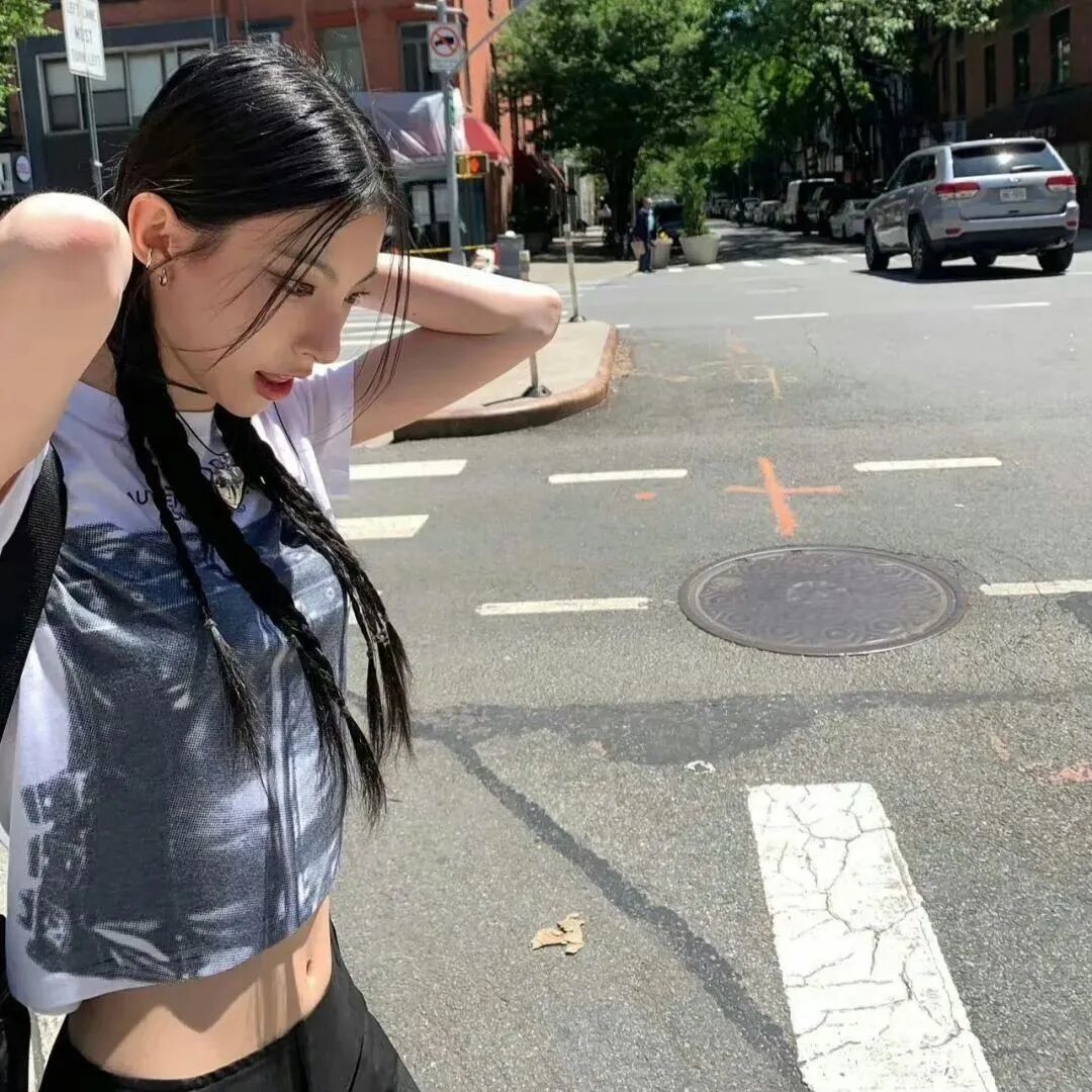 侧脸小众女生头像