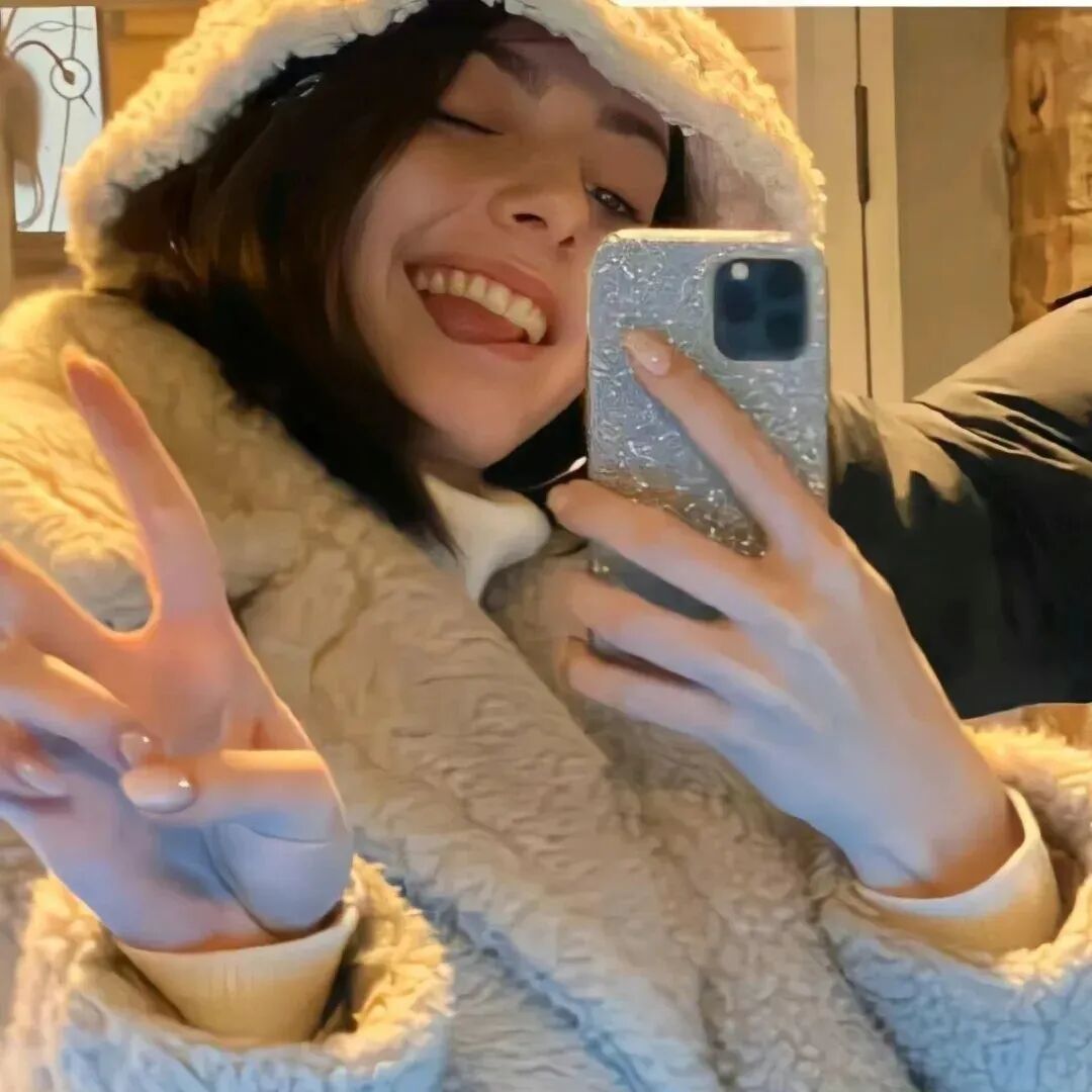 自拍手机女生头像