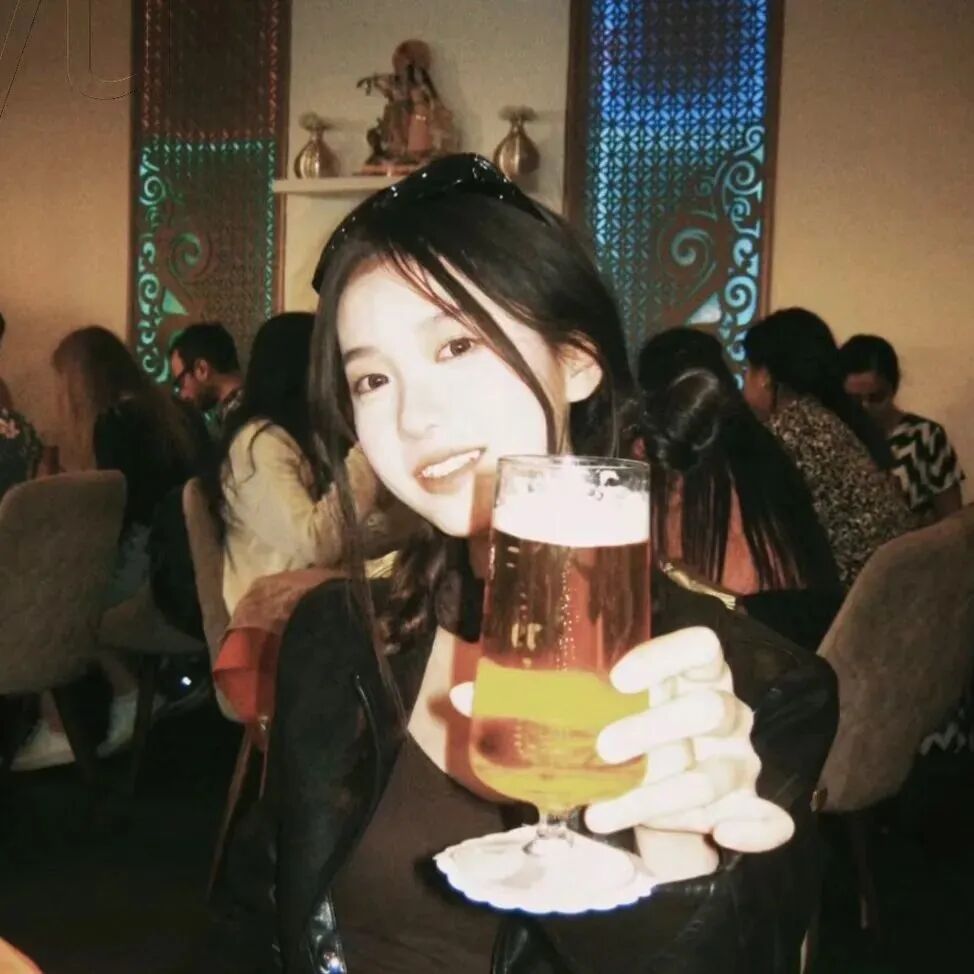 喝酒小众女生头像