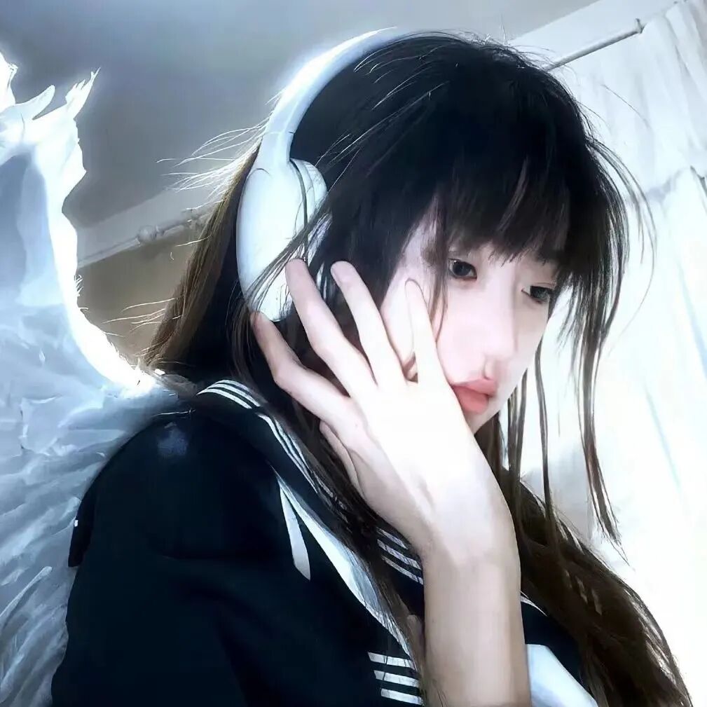 学院风天使女生头像