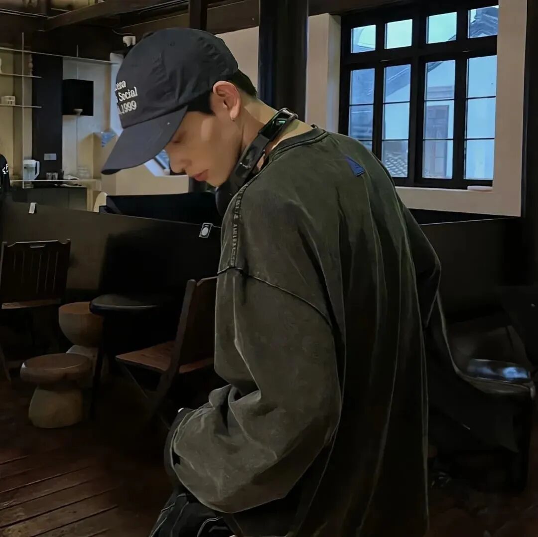 侧脸男生头像
