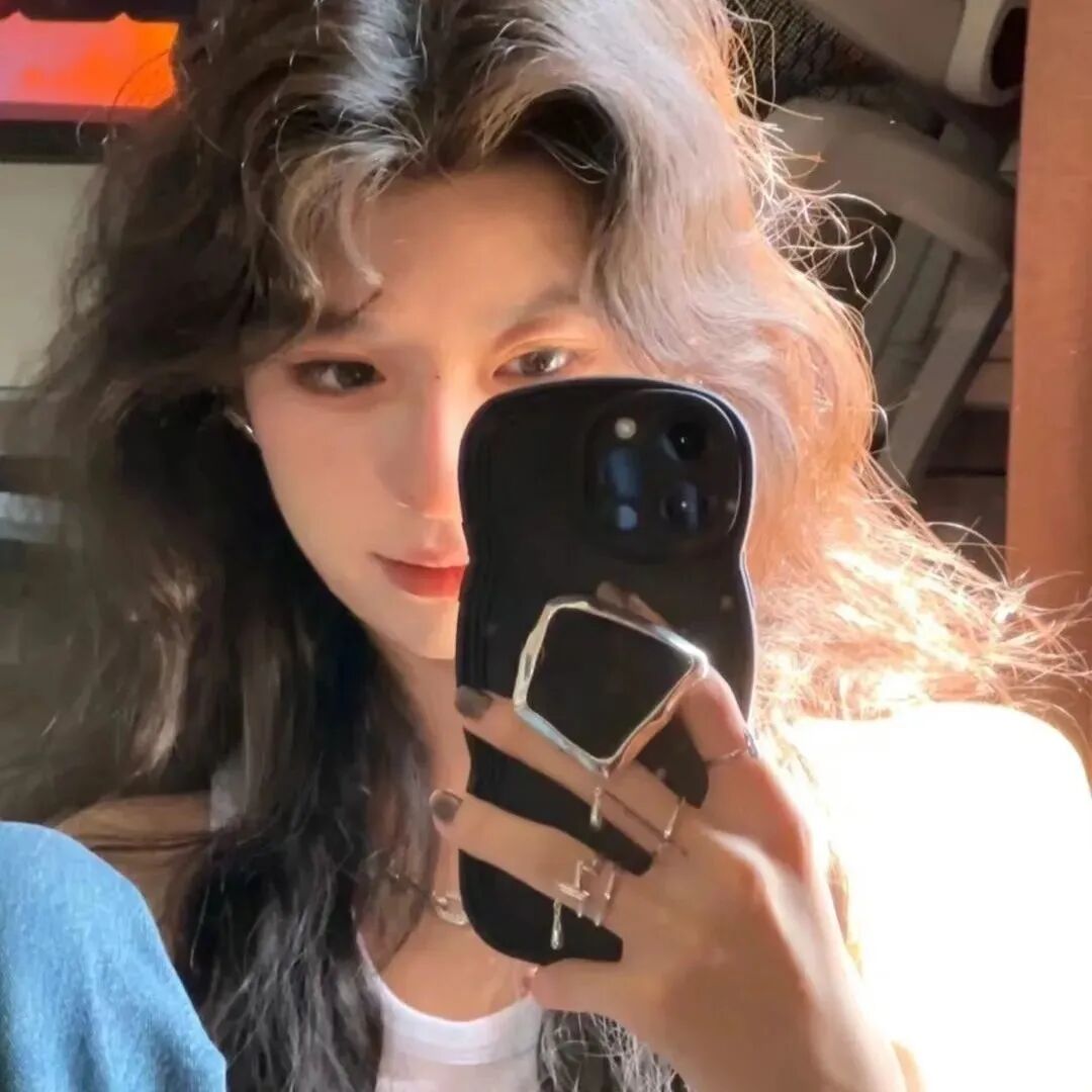 自拍手机女生头像