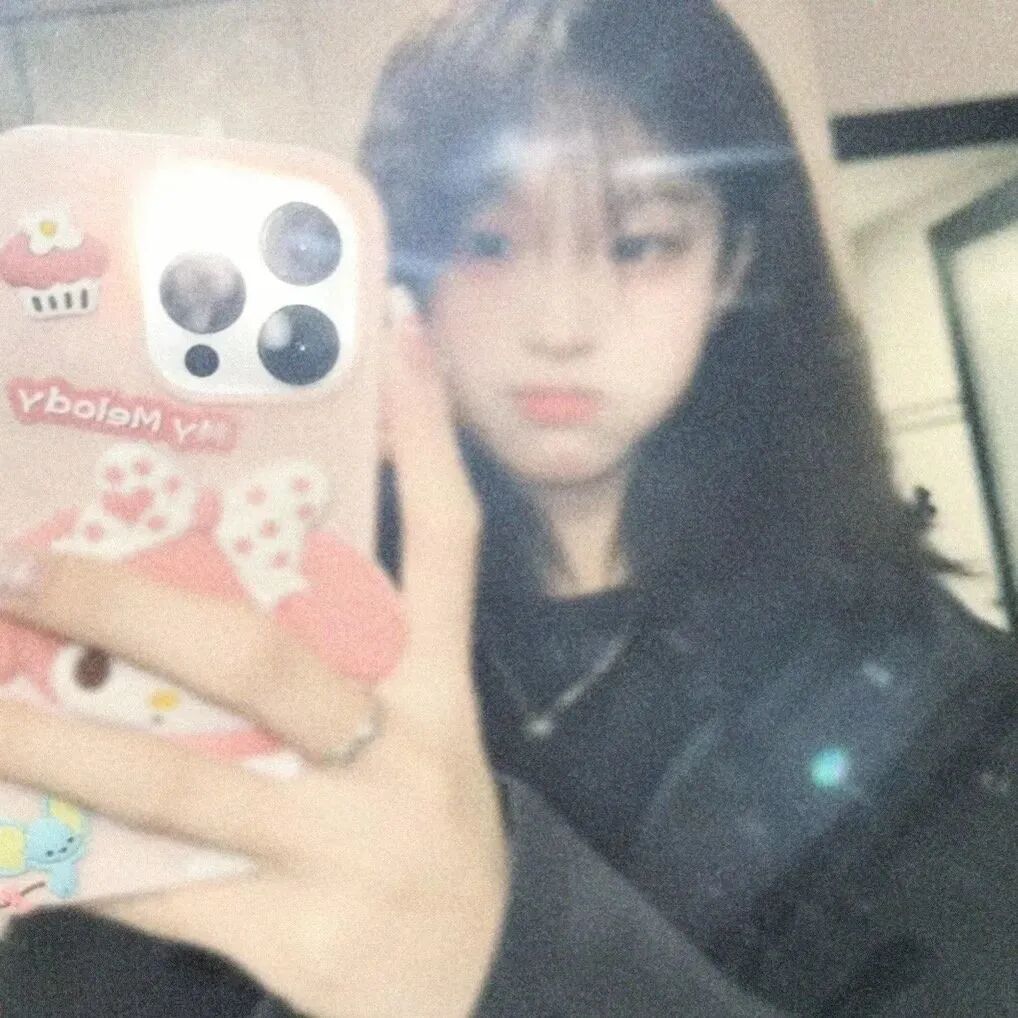 自拍手机女生头像