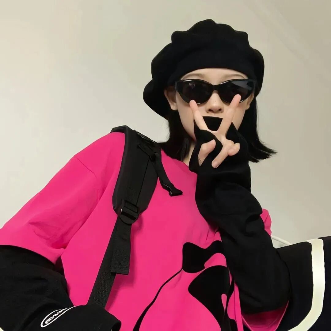 酷酷墨镜女生头像