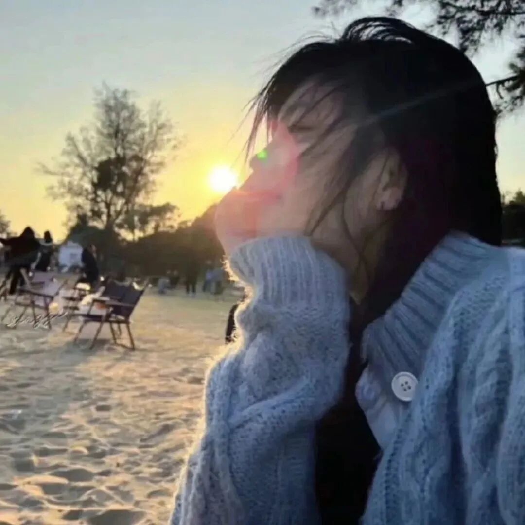 氛围感侧脸女生头像