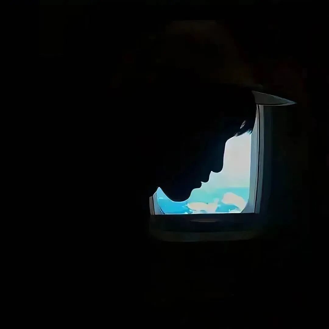 氛围感侧脸真人情侣头像
