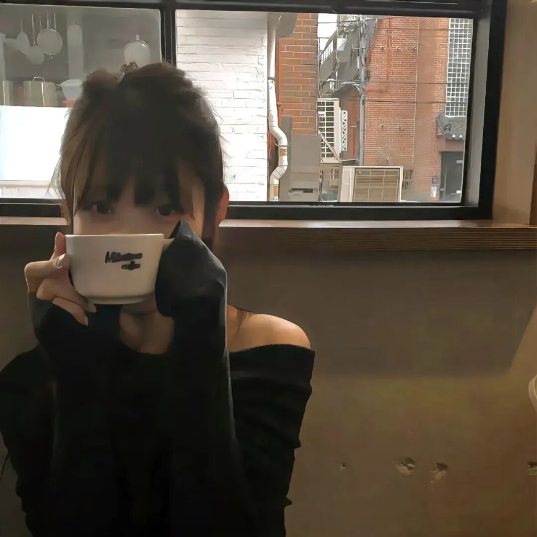 喝咖啡氛围感小众女生头像