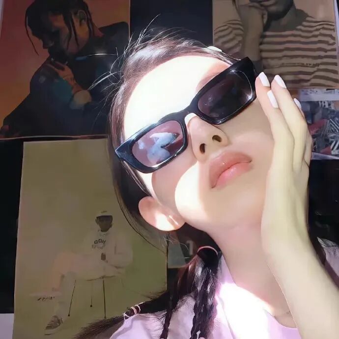墨镜很飒女生头像