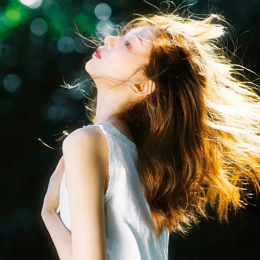 氛围感侧脸女生头像