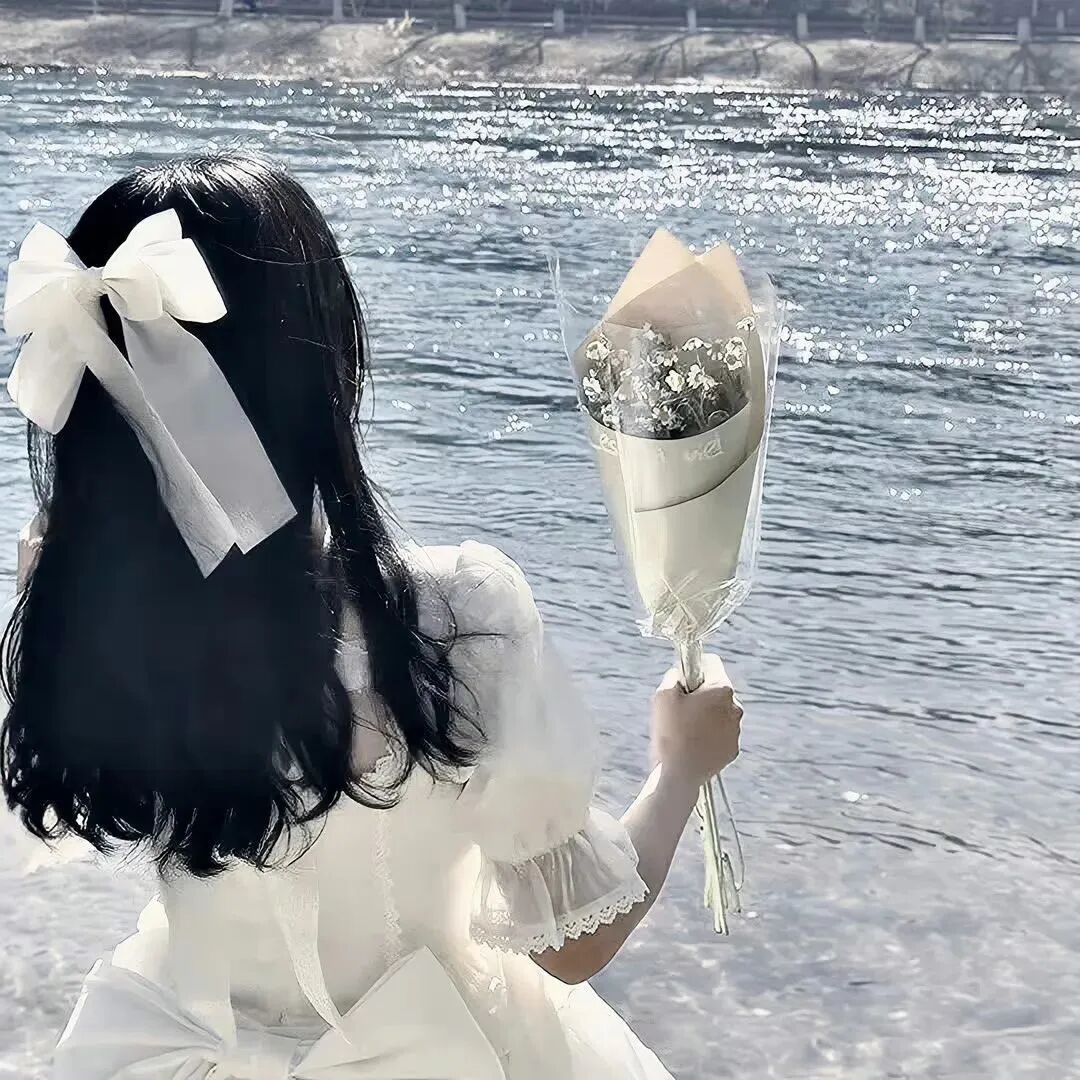 氛围感鲜花海边不露脸女生头像