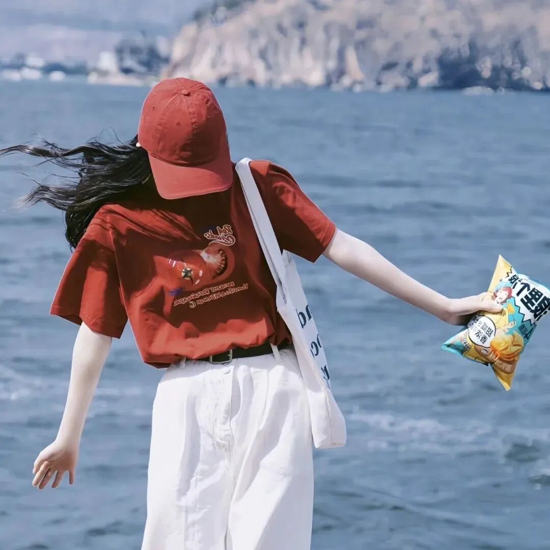 氛围感帽子不露脸海边女生头像