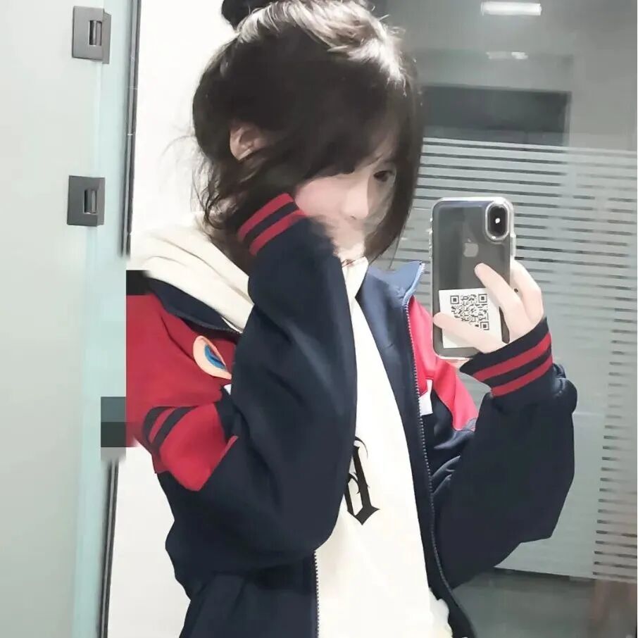 甜妹自拍手机侧脸女生头像
