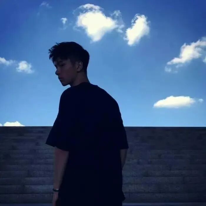 氛围感侧脸男生头像